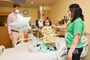The Children’s Place and Eli Manning Team Up to Treat Hundreds of NJ Families to a Memorable Day